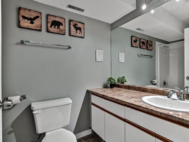 New! Cozy Rocky Mountain Chalet Managed By Little Sister Getaways Canmore Exterior foto