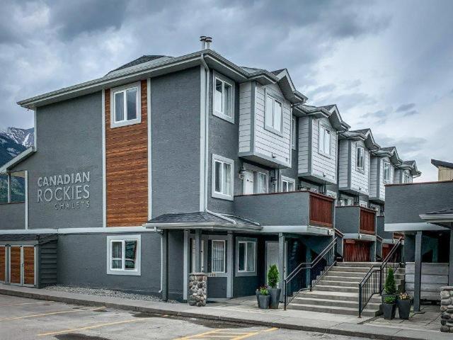 New! Cozy Rocky Mountain Chalet Managed By Little Sister Getaways Canmore Exterior foto