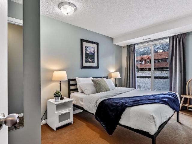 New! Cozy Rocky Mountain Chalet Managed By Little Sister Getaways Canmore Exterior foto